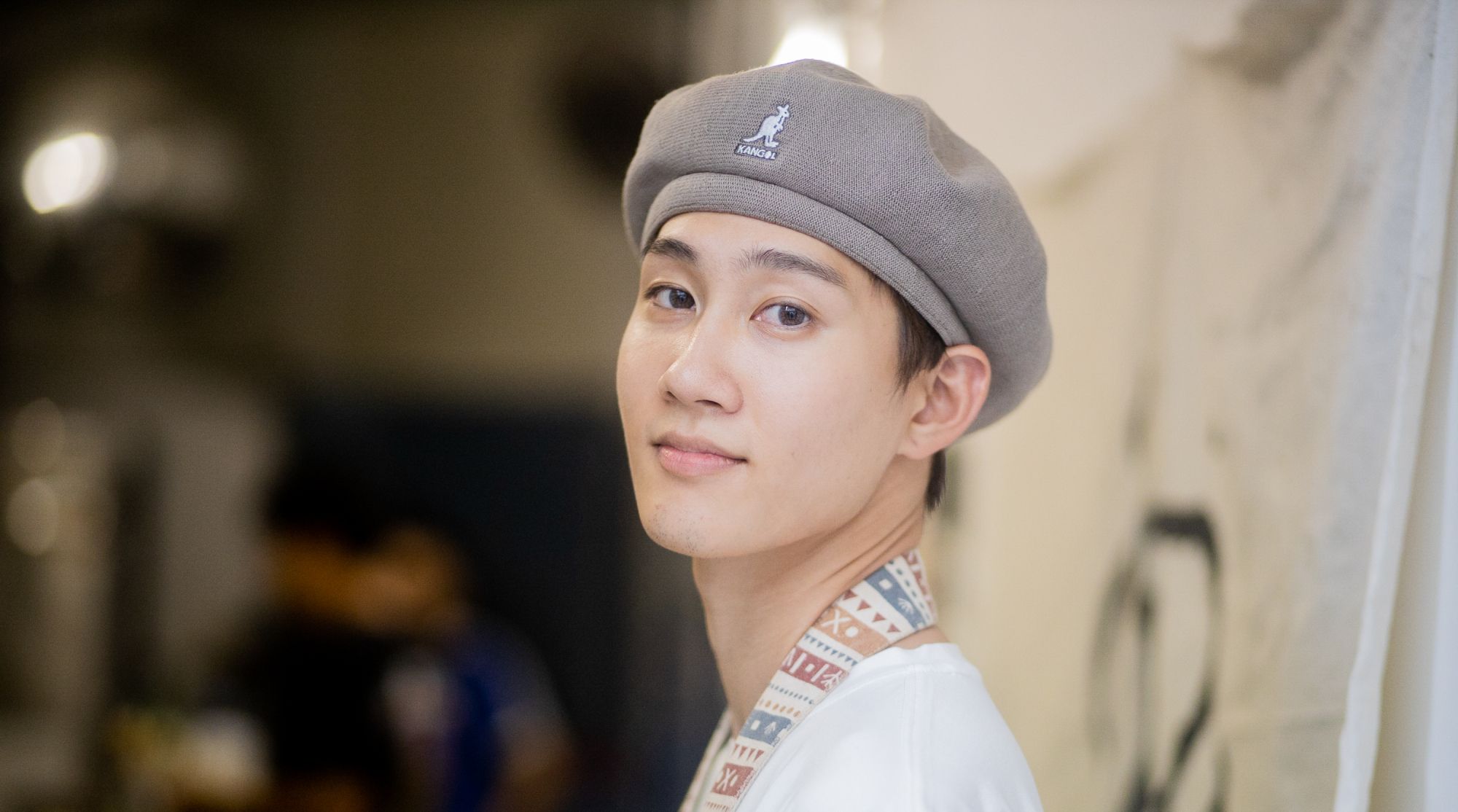 2/ 9pun的饰演者white,是泰国当红的流量小生,因主演《为爱所困》而