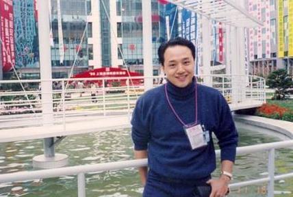 被人彻底遗忘的武打明星,跟李连杰,赵文卓一样帅,当年接班成龙|季天笙