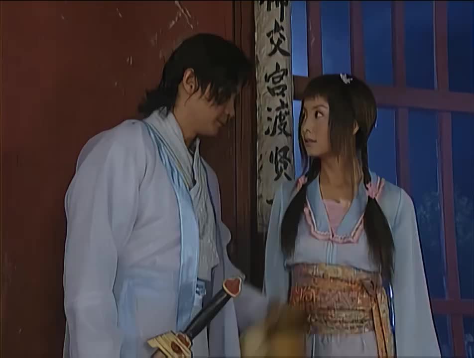 风云剑晨买了食物给楚楚