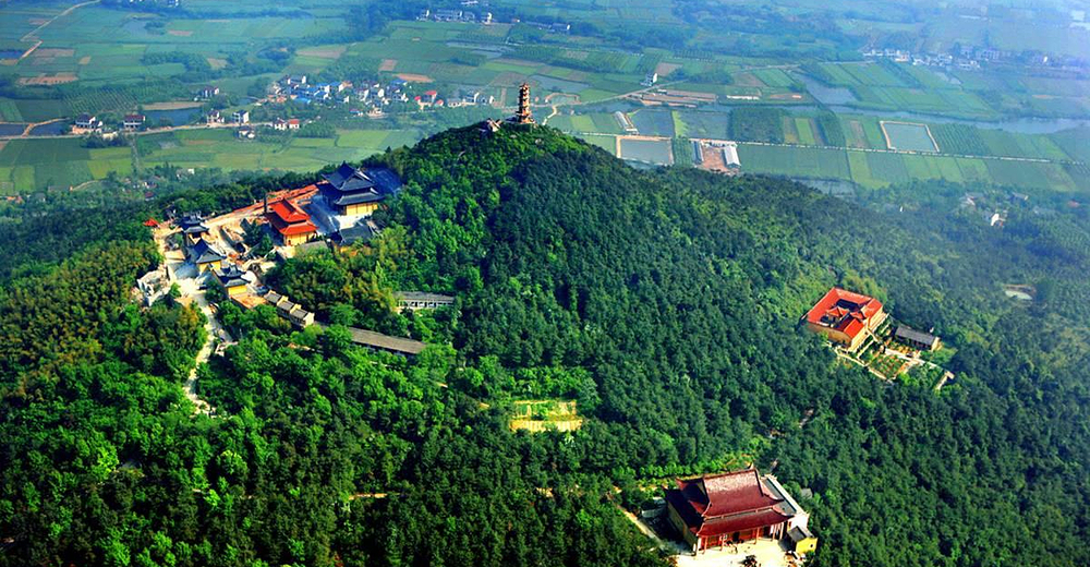 空气很清新的仙山湖风景区 欣赏美丽景色 低音号旅游