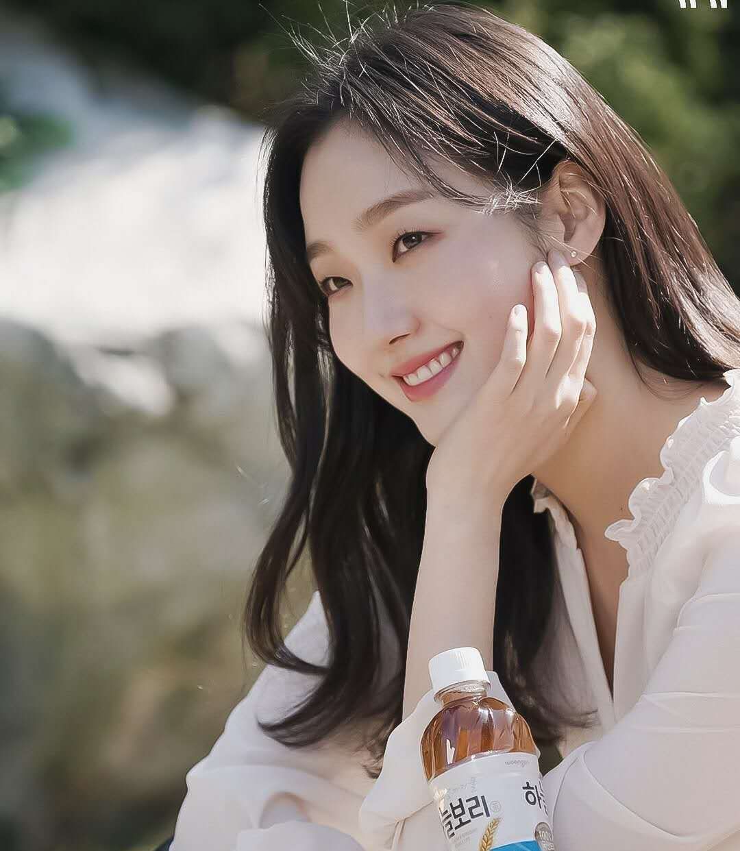 金高银饮品代言照,沁人心脾的美貌