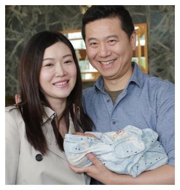 港姐叶翠翠:因赵薇被男友黄有龙抛弃,今38岁现况如何?