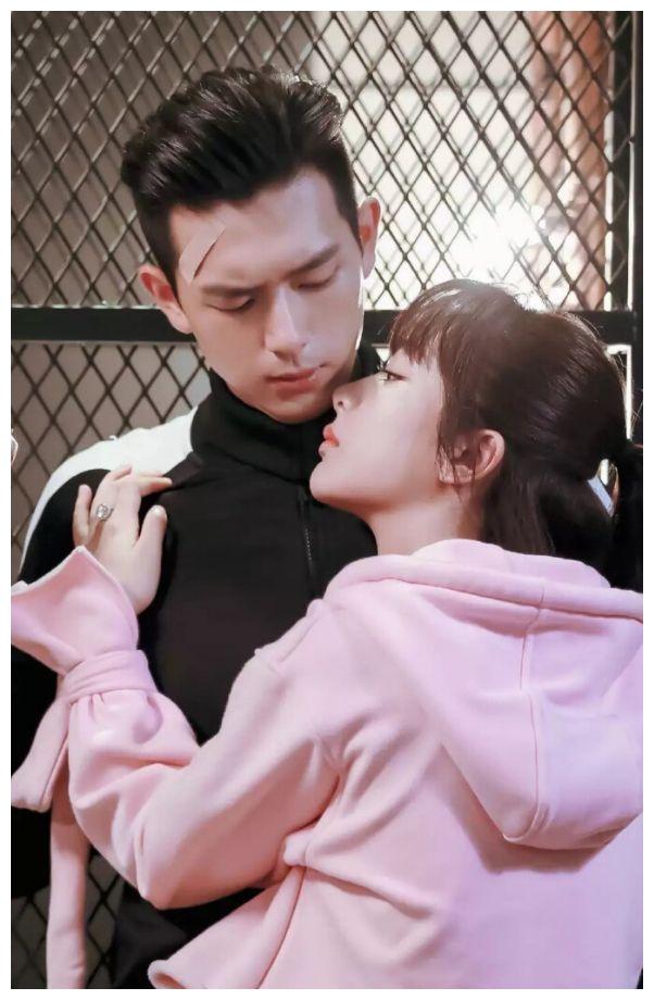 这些最甜最美的拥抱你看过吗邓伦和baby的这一幕真的太震撼了