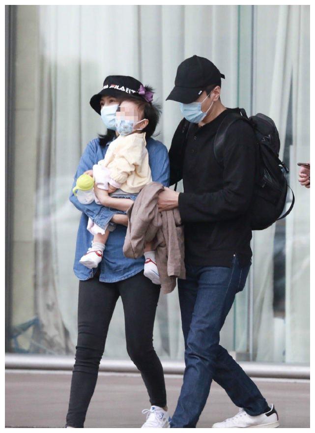 高圆圆赵又廷甜蜜同游乐园女方还被发现到求子圣地普陀山游玩