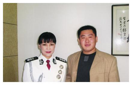 后来范琳琳就跟朱一功产生了感情,婚后生活成这般.