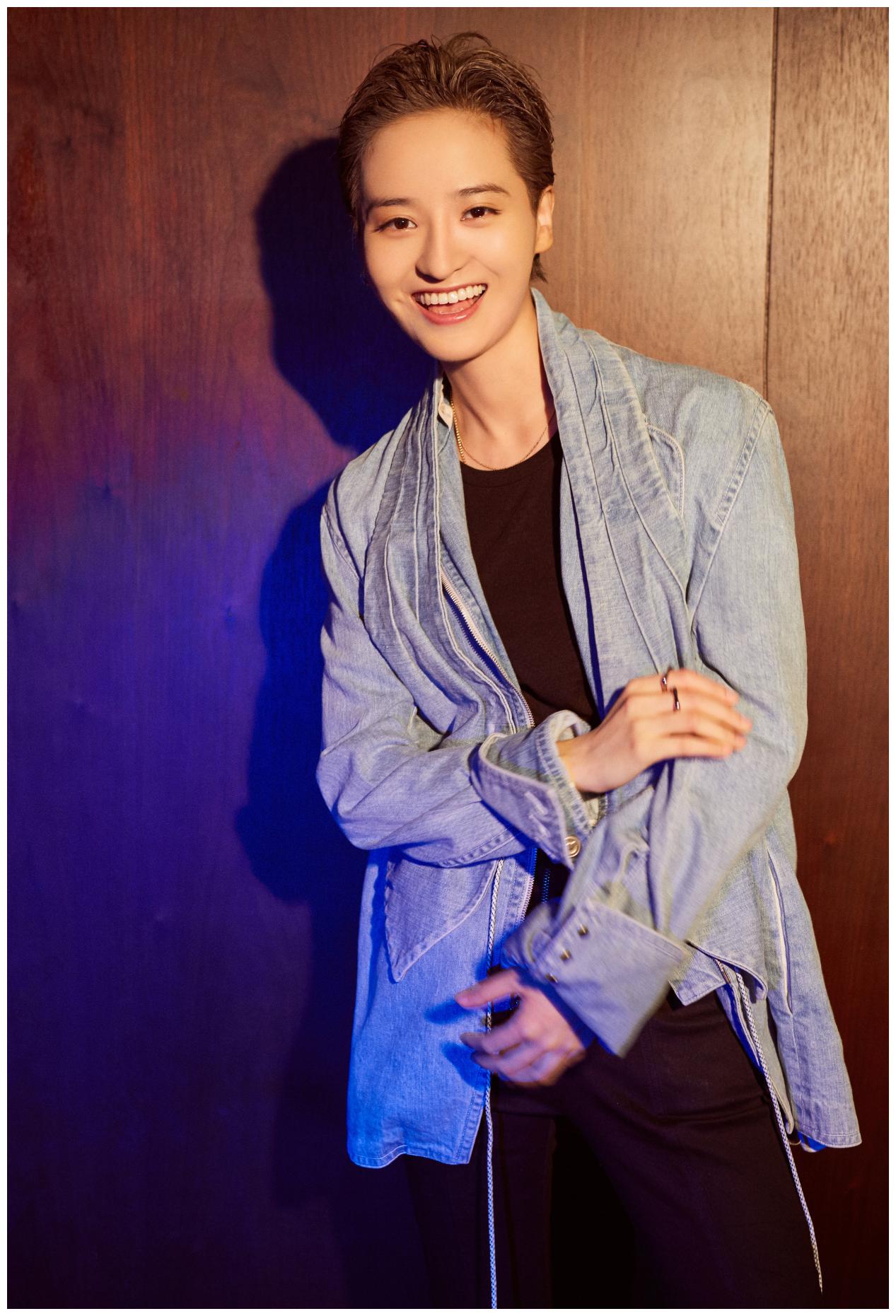 蒋一侨发布新歌《时间是庸医》 谱曲仍独自包揽|时间