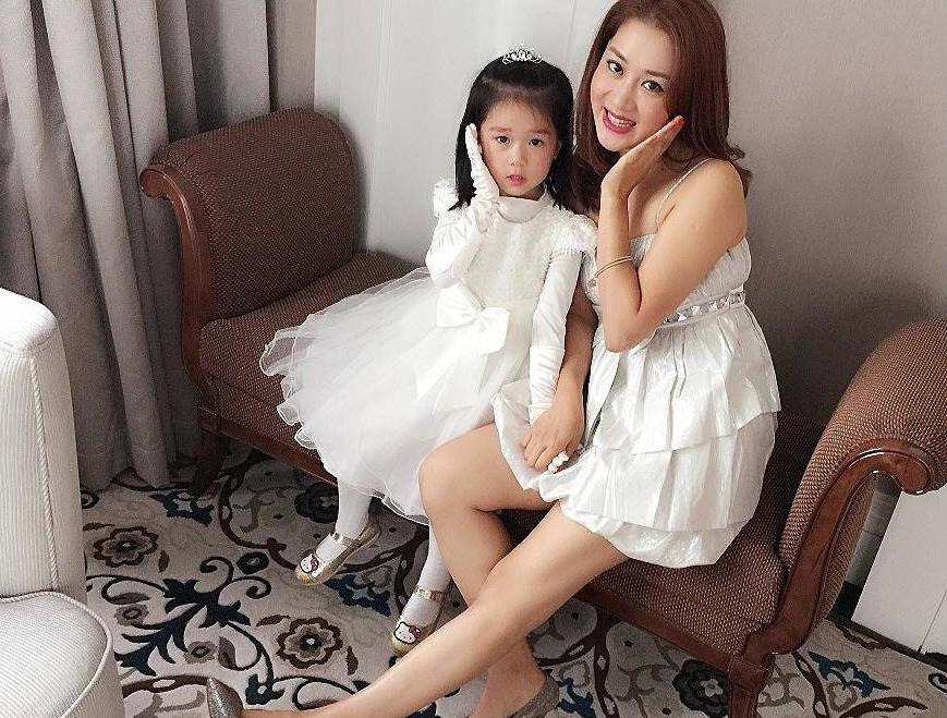 6/ 6当然,虽然衣品是差了一点点,但是黄晓华的颜值和身材都是非常棒的