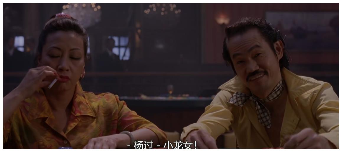 还有星爷与包租婆互相追逐的那一场,飞毛腿的设计和包租婆撞到广告牌