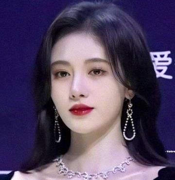 鞠婧祎首次尝试大浓妆本以为会有违和感结果却美成酷girl