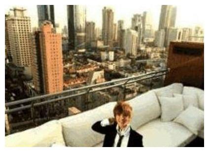 作家郭敬明上海的家,阳台就能看到上海市区,浴缸比别人客厅还大休闲区蓝鸢梦想 - Www.slyday.coM 作家郭敬明上海的家,阳台就能看到上海市区,浴缸比别人客厅还大休闲区蓝鸢梦想 - Www.slyday.coM