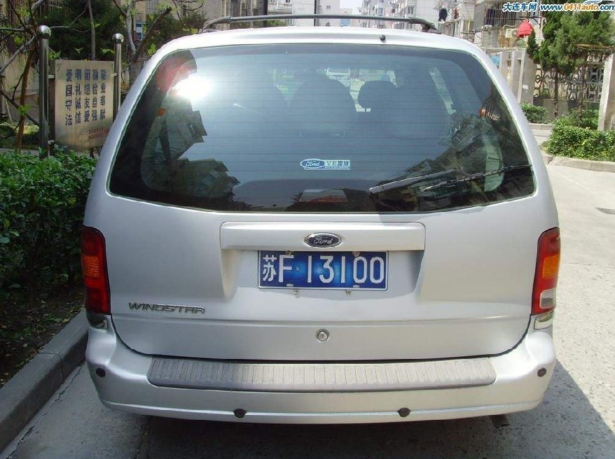 南通易家桥新村实拍福特windstar,外观酷似别克gl8!_高清图集_新浪网