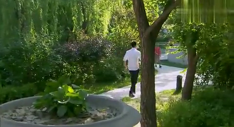 播放 00:00 01:30 01:30 为您推荐: 女子在农贸市场内遭老太吹"迷烟"