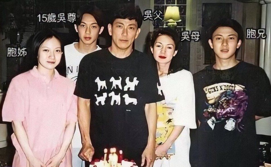 明星父母颜值有多高？胡歌爸爸绅士儒雅，赵露思爸爸酷似<a href=