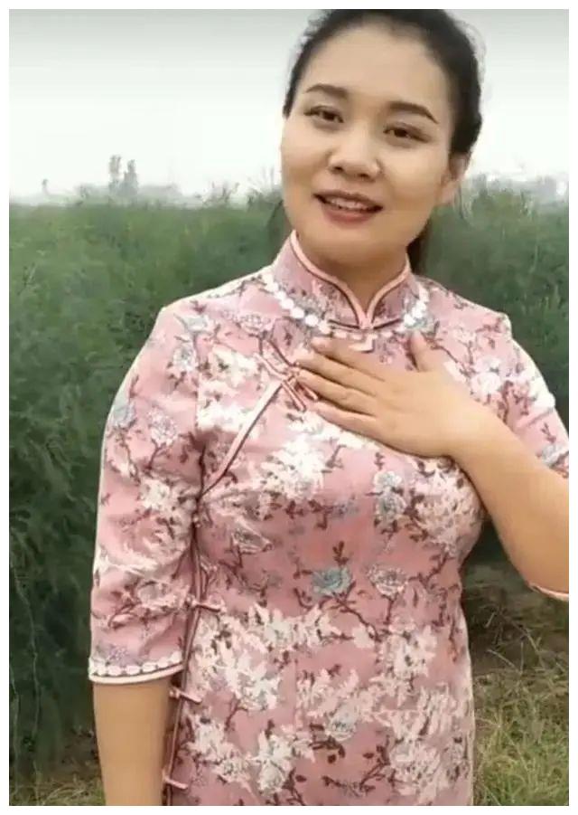 大衣哥红颜知己袁庆:见面送双人床,唱情歌,逛街,让老婆守空房