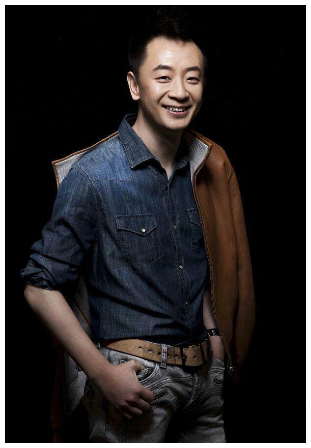 好男人形象崩塌喊冤入狱,今后的演戏道路朴素迷离,自助者天助之