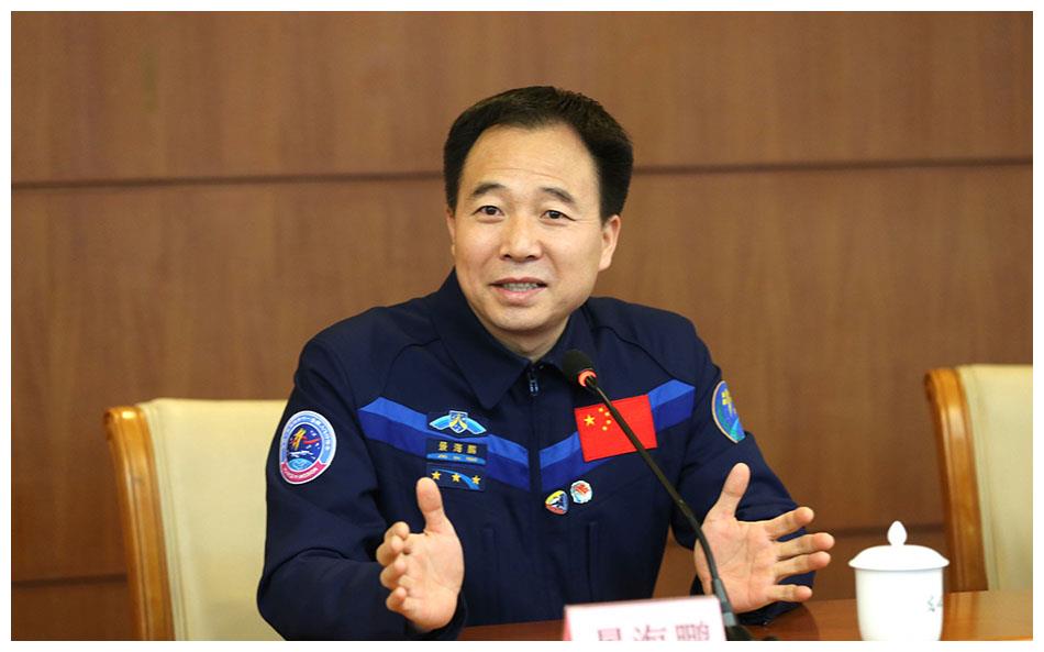 13名宇航员上太空，为何只有景海鹏一人，获得一级航天功勋奖？休闲区蓝鸢梦想 - Www.slyday.coM
