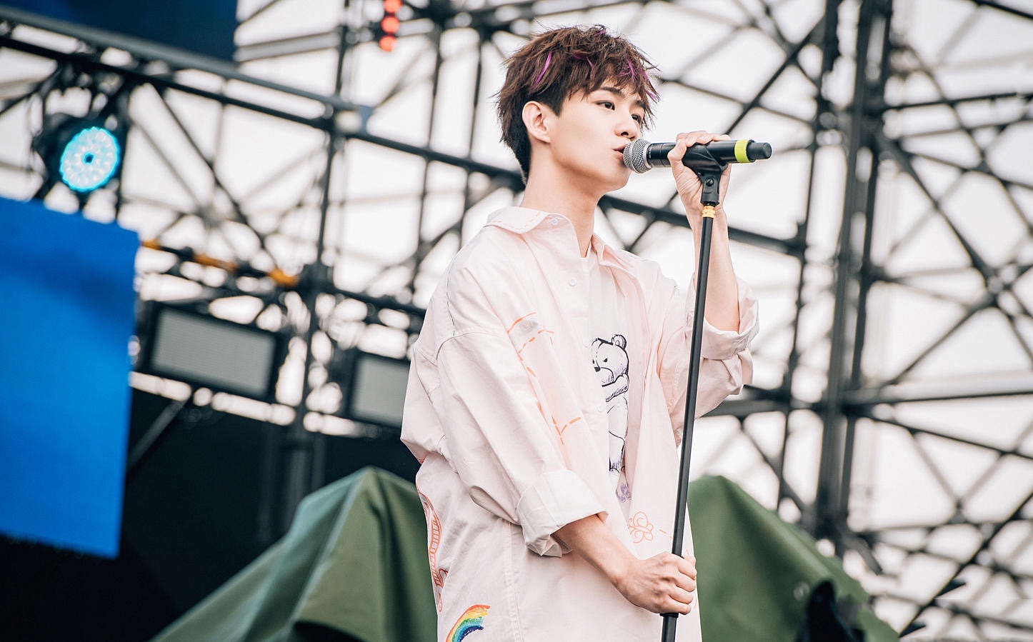 徐子未音乐节首秀落幕 连唱四首展现vocal实力