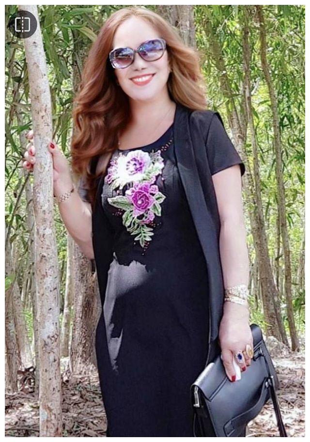 65岁老妇嫁24岁外国小伙争议不断,结婚10个月称自己越来越年轻