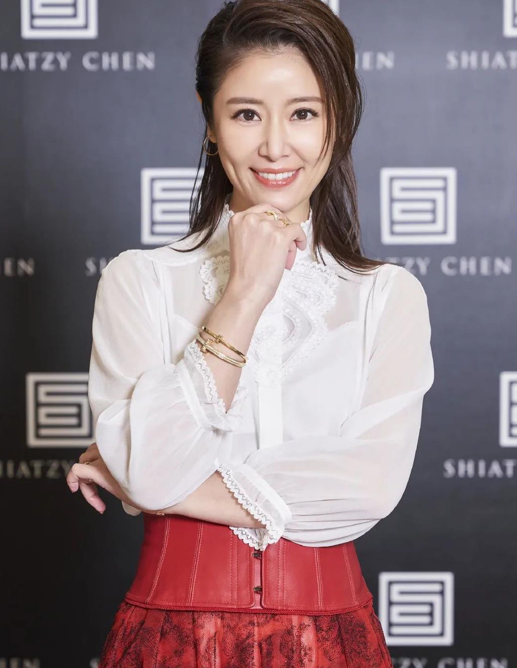 林心如近照状态太好了吧笑起来有点僵皮肤气色却像是三十出头