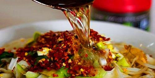 做油泼面时,只要掌握了这个“诀窍”,做的油泼面香味四溢更好吃休闲区蓝鸢梦想 - Www.slyday.coM 做油泼面时,只要掌握了这个“诀窍”,做的油泼面香味四溢更好吃休闲区蓝鸢梦想 - Www.slyday.coM