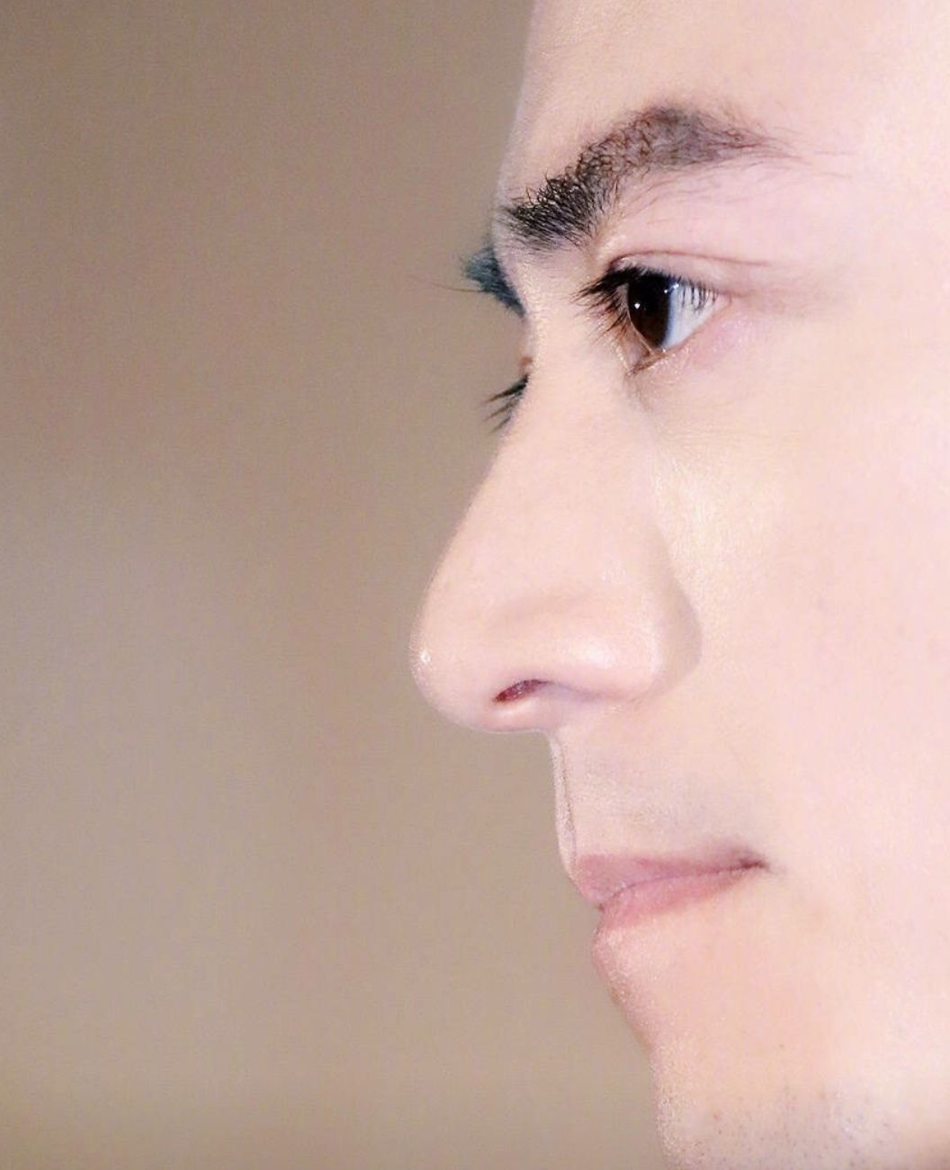 1 / 7 霍建华的睫毛,早在多年之前就有"睫毛精"之称.