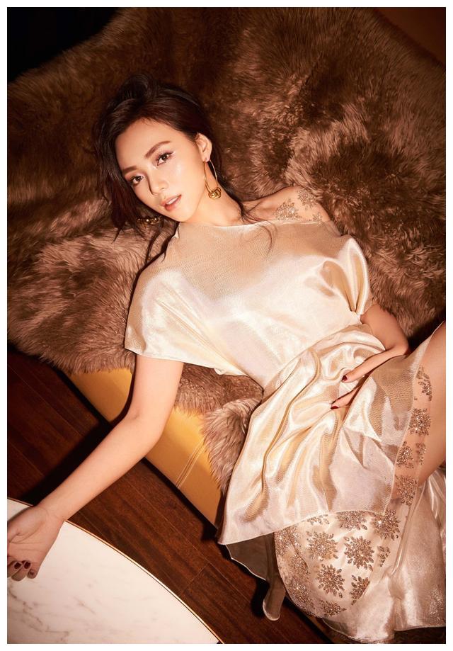 在生活中,陶慧也一直保持着自律的好习惯,为了更好地塑造角色,多年来