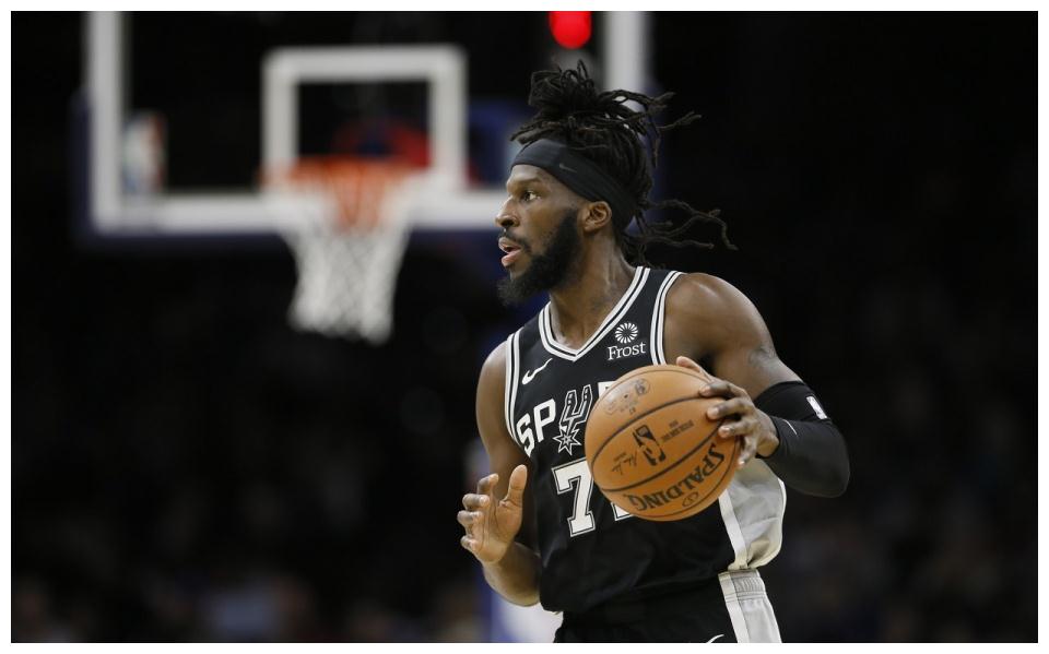 除了小里弗斯作为球队的第6人,按照球队轮转次序,球队的第7人是弗雷泽