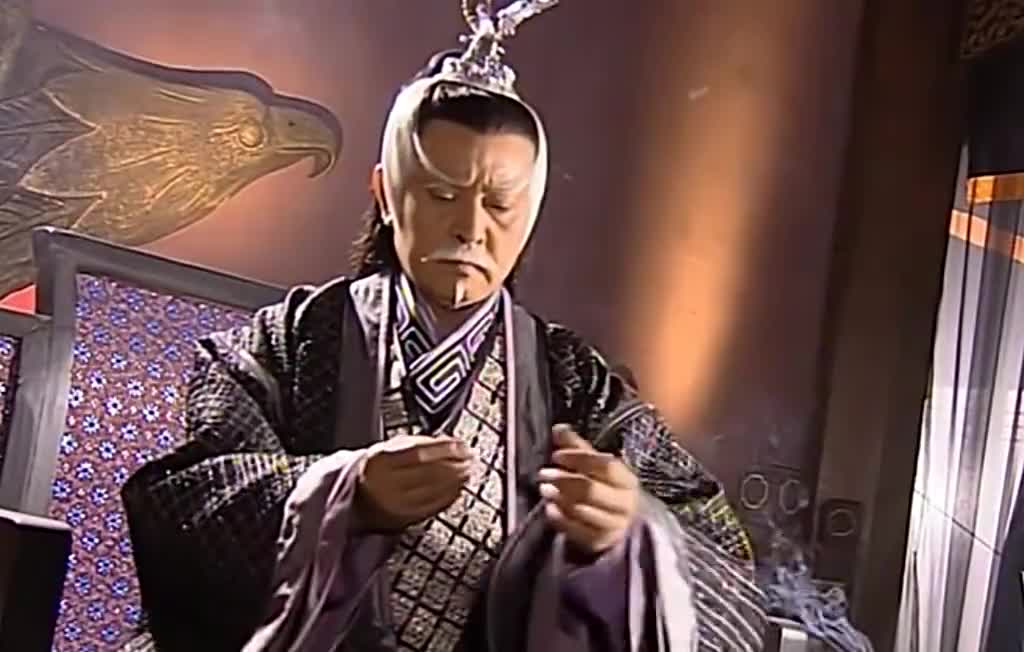 不愧是白眉鹰王,明教有难天鹰教立刻出手!