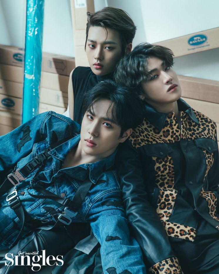 韩国男团wei最新杂志写真曝光 牛仔造型酷帅