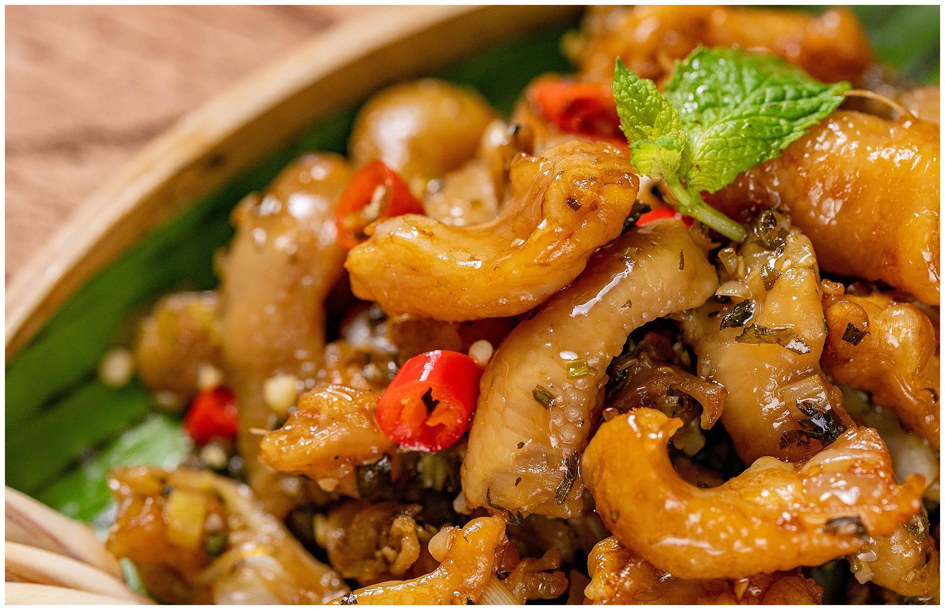 包烧鸡脚筋鲜香爽辣