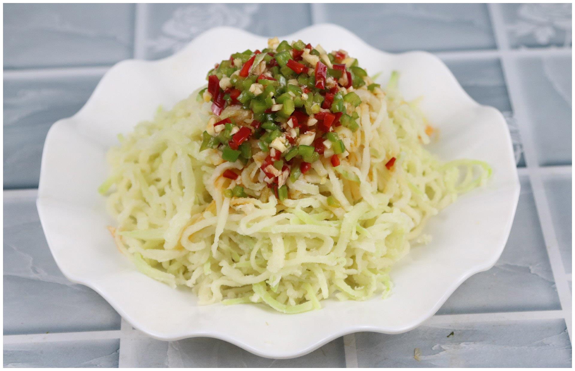 看看饭店怎么蒸萝卜丝,学习厨师长的方法,蒸出来不粘不湿|萝卜丝|锅盖