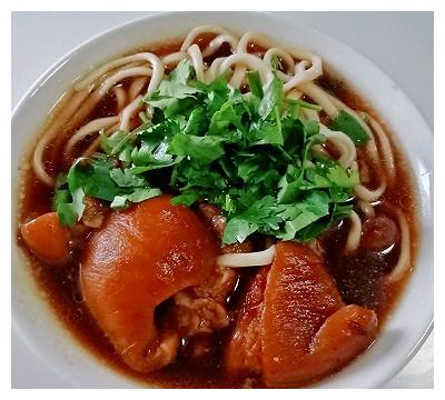 红烧肘子面的做法