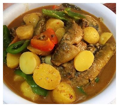 这样会吃三碗饭哦～芋头土豆炖泥鳅