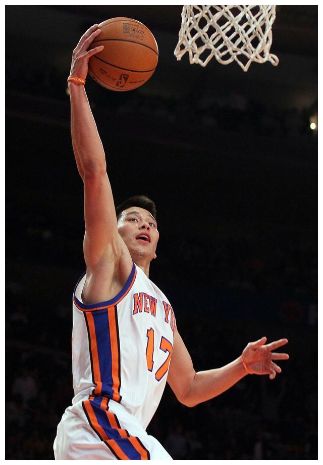 重温经典!尼克斯官推晒林书豪面对奇才时的单手劈扣