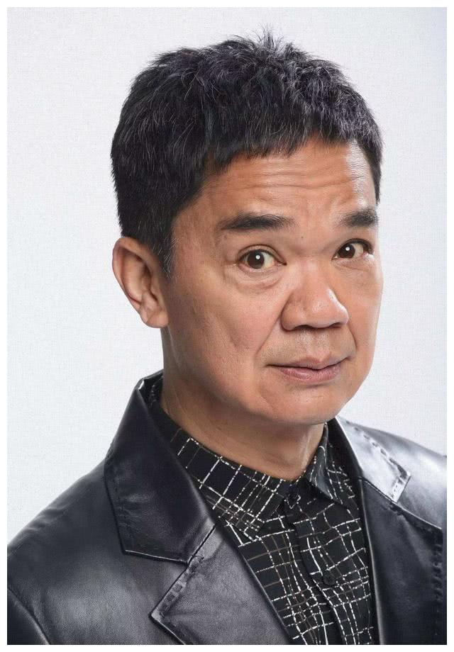 恶人专业户黄光亮近照露出招牌式笑容引粉丝回忆杀