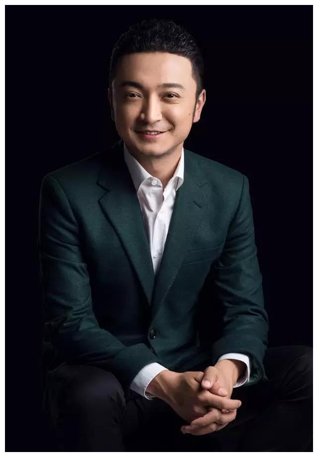 央视名嘴小尼娶平凡女孩做妻子小夫妻为要孩子起纠纷