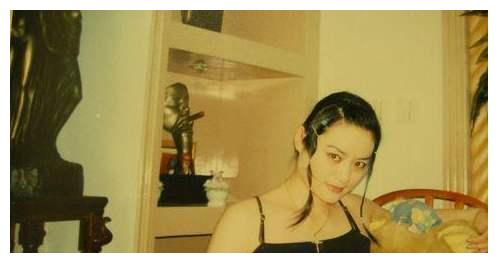 打败韦唯毛阿敏,却被亲弟弟砸致脑震荡,一代歌后靠做保姆为生休闲区蓝鸢梦想 - Www.slyday.coM 打败韦唯毛阿敏,却被亲弟弟砸致脑震荡,一代歌后靠做保姆为生休闲区蓝鸢梦想 - Www.slyday.coM