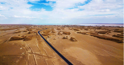 我国最大的风蚀地貌景区,一般人都很少进入,摄影爱好者的圣地!休闲区蓝鸢梦想 - Www.slyday.coM 我国最大的风蚀地貌景区,一般人都很少进入,摄影爱好者的圣地!休闲区蓝鸢梦想 - Www.slyday.coM