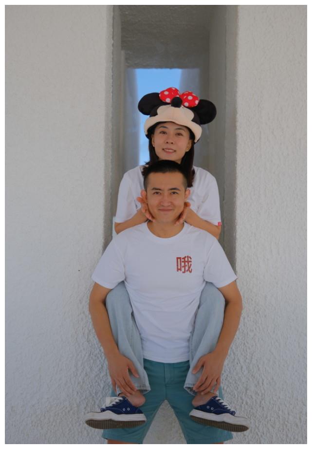 王珞丹姐姐官宣结婚喜讯大秀翡翠婚戒,小7岁的老公帅气不输明星|王楚