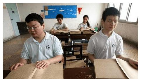 盲人也能参加高考？看到盲人的试卷后，网友傻眼了休闲区蓝鸢梦想 - Www.slyday.coM