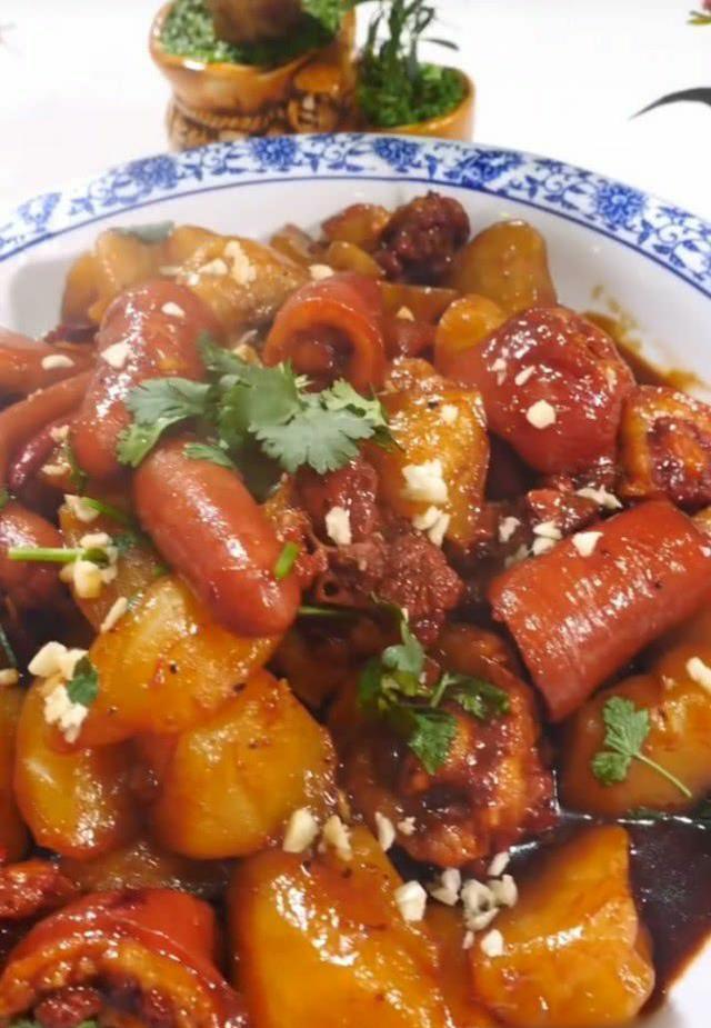 美食优选:蚝皇凤爪,卤五花肉,卤五花肉,猪尾炖土豆的做法