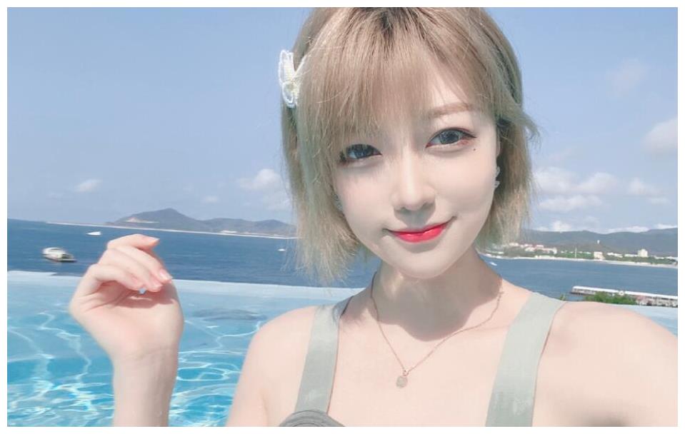 史上"最贵"女陪玩,比心咬米原图素颜曝光傻眼:另一个乔碧萝?