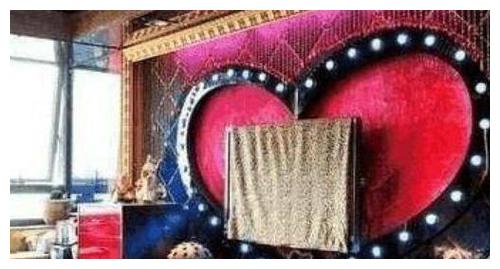 作家郭敬明上海的家,阳台就能看到上海市区,浴缸比别人客厅还大休闲区蓝鸢梦想 - Www.slyday.coM 作家郭敬明上海的家,阳台就能看到上海市区,浴缸比别人客厅还大休闲区蓝鸢梦想 - Www.slyday.coM