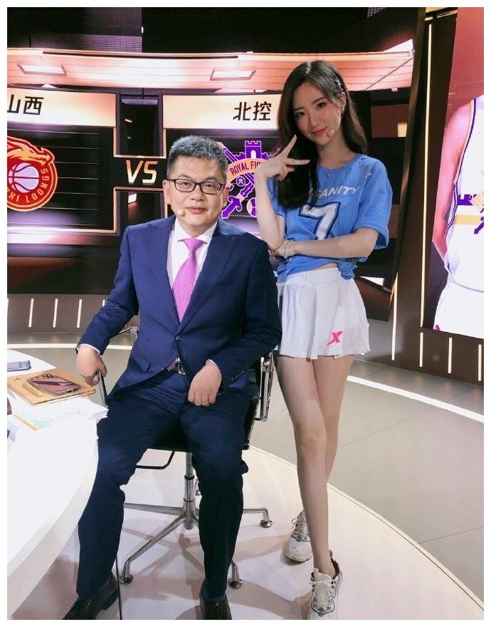 体育女主播因综艺走红,清凉泳装一展傲人身材,曾与孙杨传出恋情|郭珺