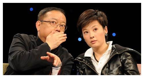 72岁王刚享军级待遇,三任妻子个个貌美如花,儿子与外孙同岁__财经头条