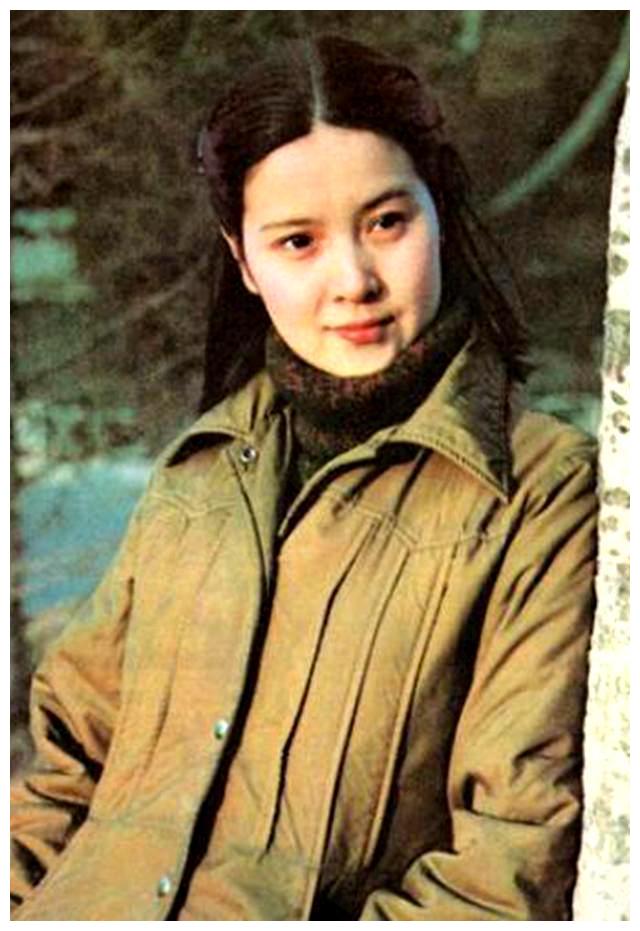 她是80年代著名女演员,曾演周里京妻子,是李小璐母亲,近况如何