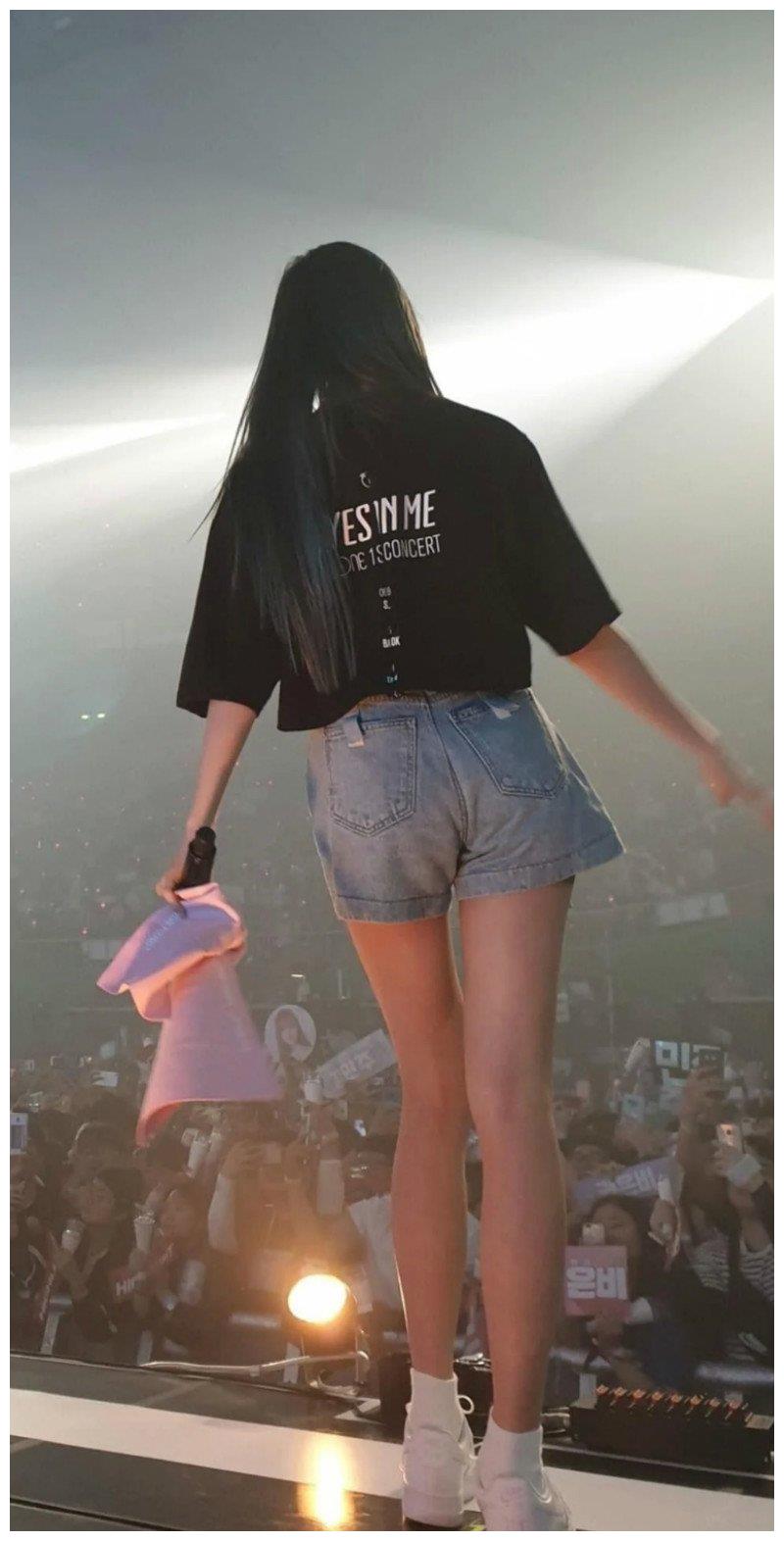 大写的羡慕!张元英p图是为了把腿p短一点!