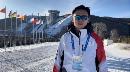 看点#冬奥赛场的青岛身影,除了冰上的运动员李文龙和教练员杨占宇之外