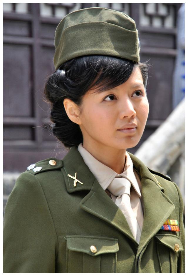 看完傅程鹏前妻程愫的照片再看现任周丽淇的照片谁更美