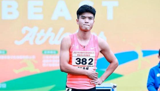 从预赛成绩看,黄永炼10秒38排在第三,广东队另一小将严海滨10秒36排名